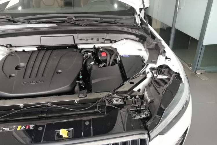 Used Volvo XC60 2024 B5 4x4 Smart Luxury Edition Engine Bay Left