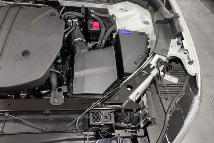 Used Volvo XC60 2024 B5 4x4 Smart Luxury Edition Engine Bay Left