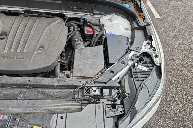 Used Volvo XC60 2024 B5 4x4 Smart Luxury Edition Engine Bay Left