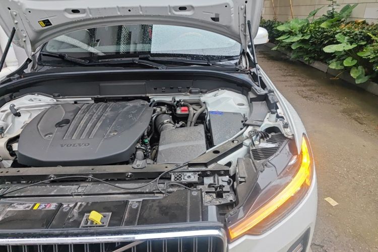 Used Volvo XC60 2024 B5 4x4 Smart Luxury Edition Engine Bay Left