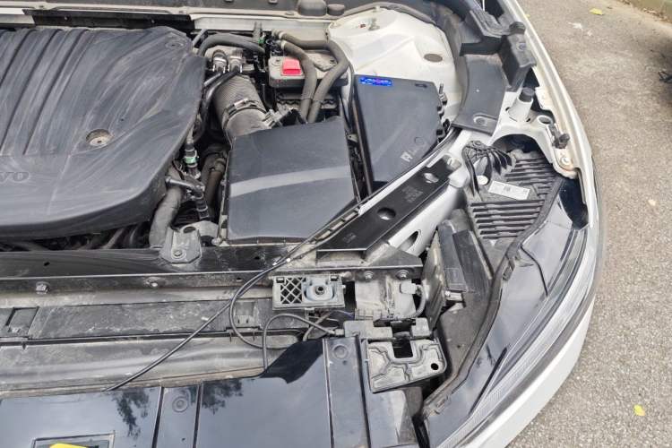 Used Volvo XC60 2024 B5 Four-Wheel Drive Fjord Edition Engine Bay Left