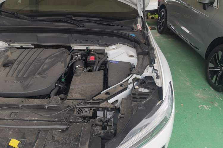 Used Volvo XC60 2024 B5 4x4 Smart Luxury Edition Engine Bay Left
