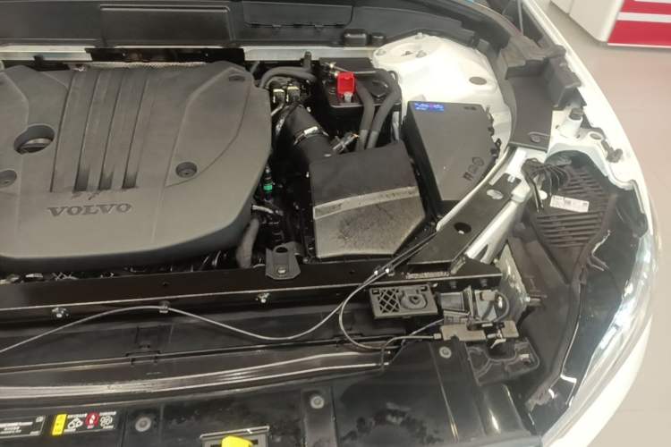 Used Volvo XC60 2024 B5 4x4 Smart Luxury Edition Engine Bay Left