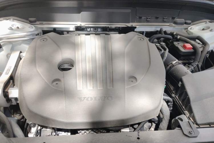 Used Volvo XC60 2024 B5 4x4 Smart Luxury Edition Engine Bay