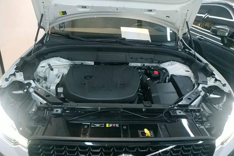 Used Volvo XC60 2024 B5 4x4 Smart & Advanced Sport Edition Engine Bay