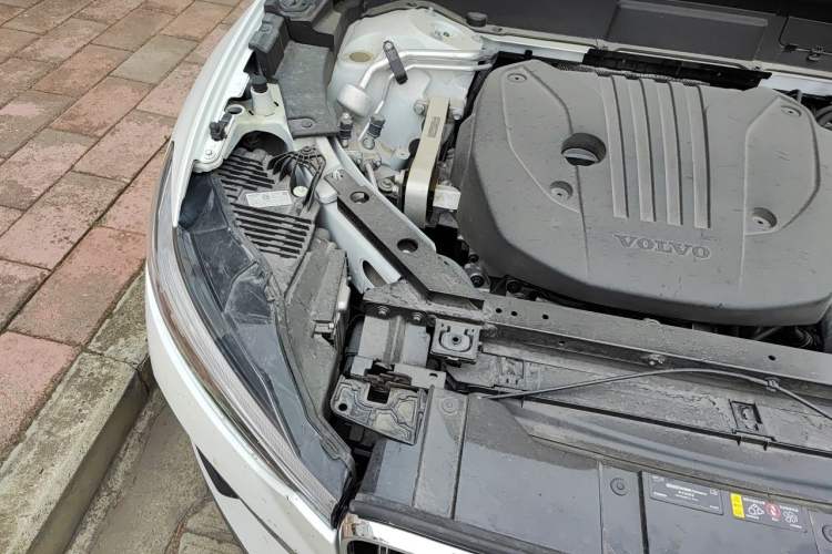 Used Volvo XC60 2024 B5 4x4 Smart Luxury Edition Engine Bay Right
