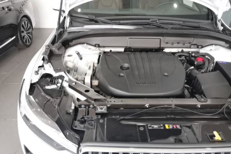 Used Volvo XC60 2024 B5 4x4 Smart Luxury Edition Engine Bay Right