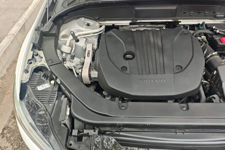 Used Volvo XC60 2024 B5 4x4 Smart Luxury Edition Engine Bay Right