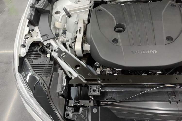 Used Volvo XC60 2024 B5 4x4 Smart Luxury Edition Engine Bay Right