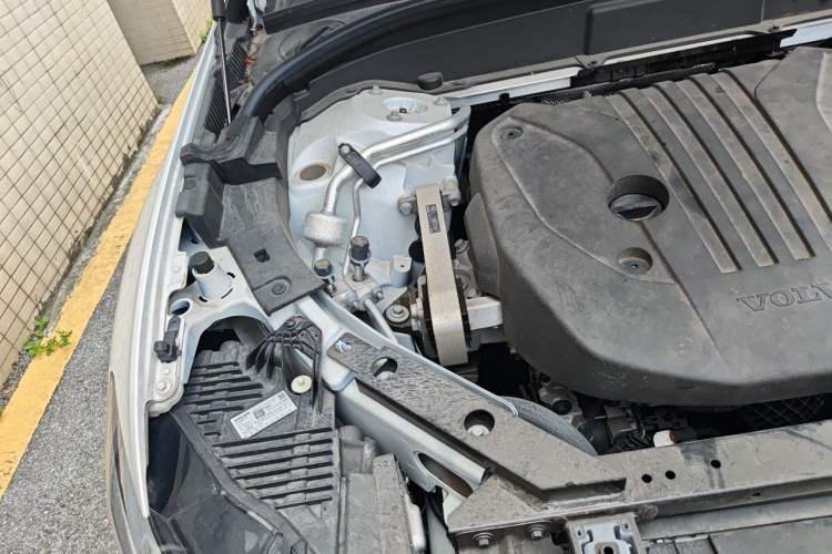 Used Volvo XC60 2024 B5 4x4 Smart Luxury Edition Engine Bay Right