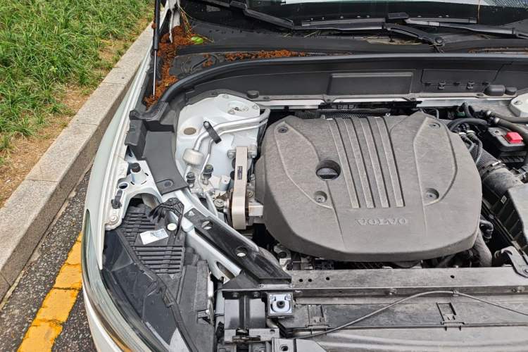 Used Volvo XC60 2024 B5 4x4 Smart Luxury Edition Engine Bay Right