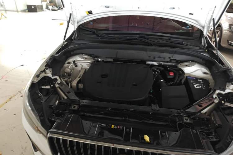 Used Volvo XC60 2024 B5 4x4 Smart Luxury Edition Engine Bay Right