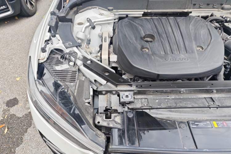 Used Volvo XC60 2024 B5 Four-Wheel Drive Fjord Edition Engine Bay Right