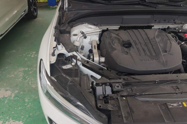 Used Volvo XC60 2024 B5 4x4 Smart Luxury Edition Engine Bay Right