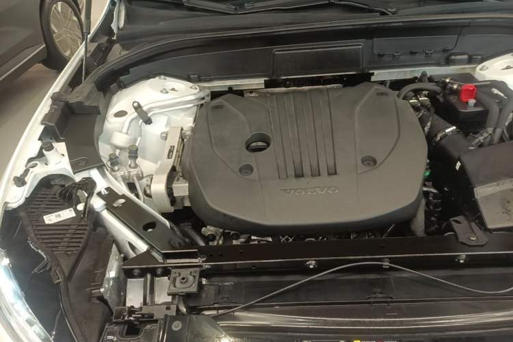 Used Volvo XC60 2024 B5 4x4 Smart Luxury Edition Engine Bay Right