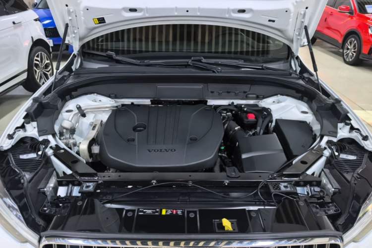Used Volvo XC60 2024 B5 4x4 Smart Luxury Edition Engine Bay