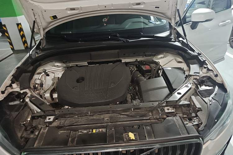 Used Volvo XC60 2024 B5 4x4 Smart Luxury Edition Engine Bay