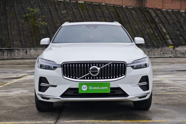 Used Volvo XC60 2024 B5 4x4 Smart Luxury Edition Exterior 1