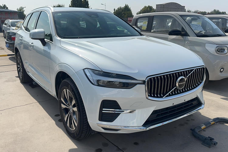 Used Volvo XC60 2024 B5 4x4 Smart Luxury Edition Exterior 2