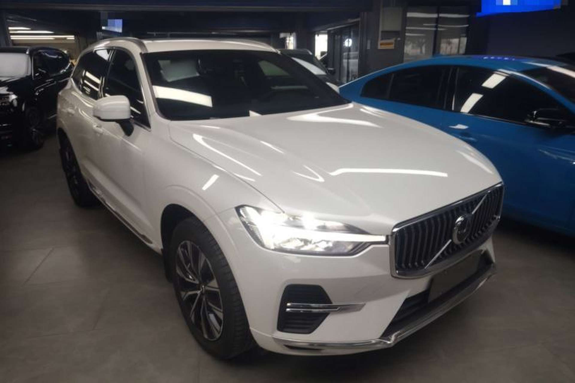Used Volvo XC60 2024 B5 4x4 Smart Luxury Edition Exterior 2