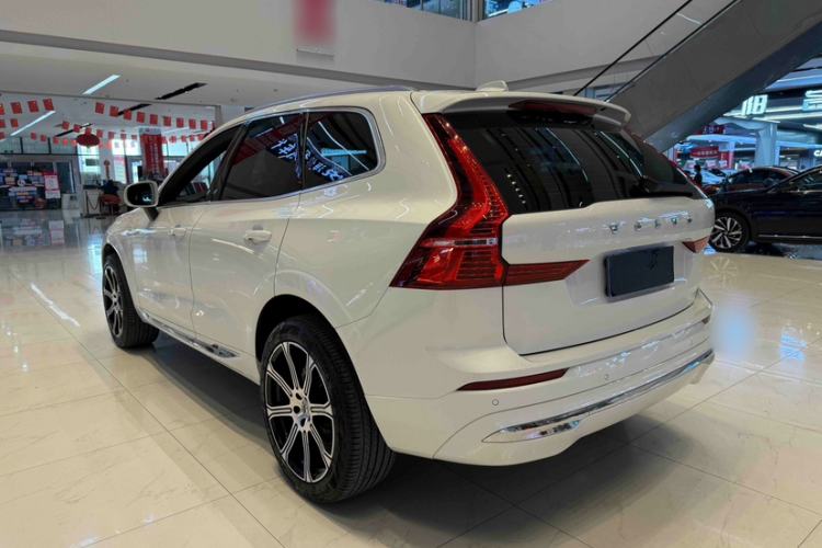 Used Volvo XC60 2024 B5 4x4 Smart Luxury Edition Exterior 2