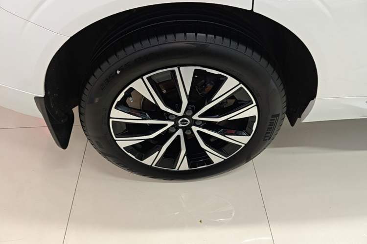 Used Volvo XC60 2024 B5 4x4 Smart Luxury Edition Exterior 2
