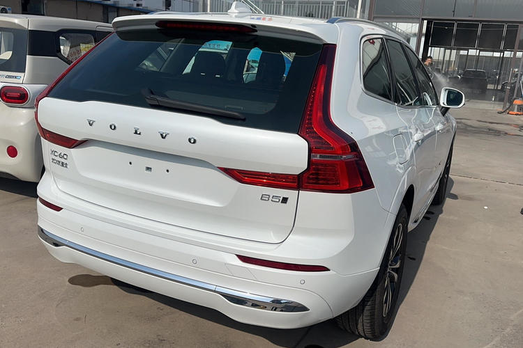 Used Volvo XC60 2024 B5 4x4 Smart Luxury Edition Exterior 3