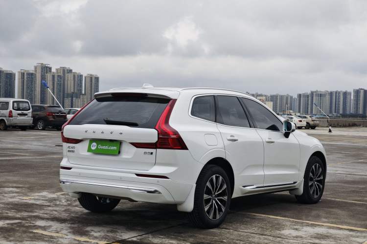 Used Volvo XC60 2024 B5 4x4 Smart Luxury Edition Exterior 3
