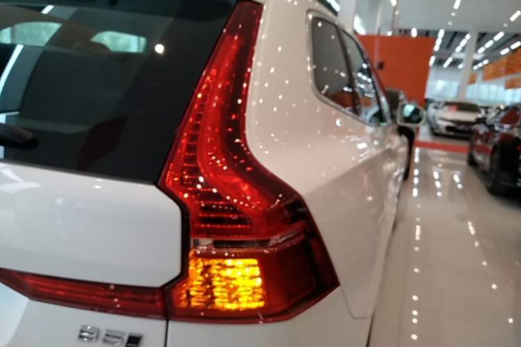 Used Volvo XC60 2024 B5 4x4 Smart Luxury Edition Exterior 3