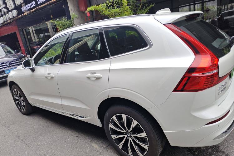 Used Volvo XC60 2024 B5 4x4 Smart Luxury Edition Exterior 3