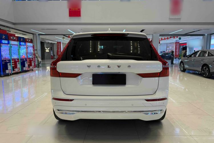 Used Volvo XC60 2024 B5 4x4 Smart Luxury Edition Exterior 3