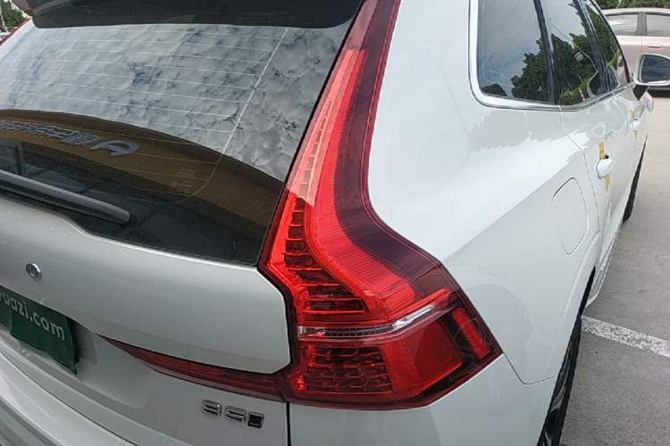 Used Volvo XC60 2024 B5 4x4 Smart Luxury Edition Exterior 3