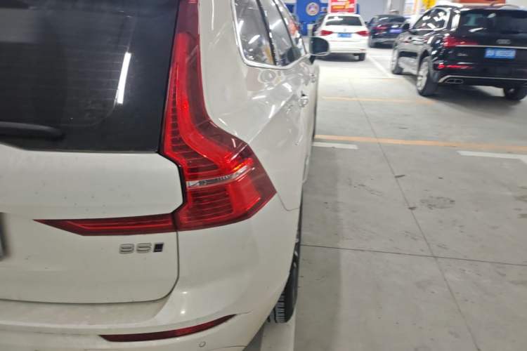 Used Volvo XC60 2024 B5 4x4 Smart Luxury Edition Exterior 3