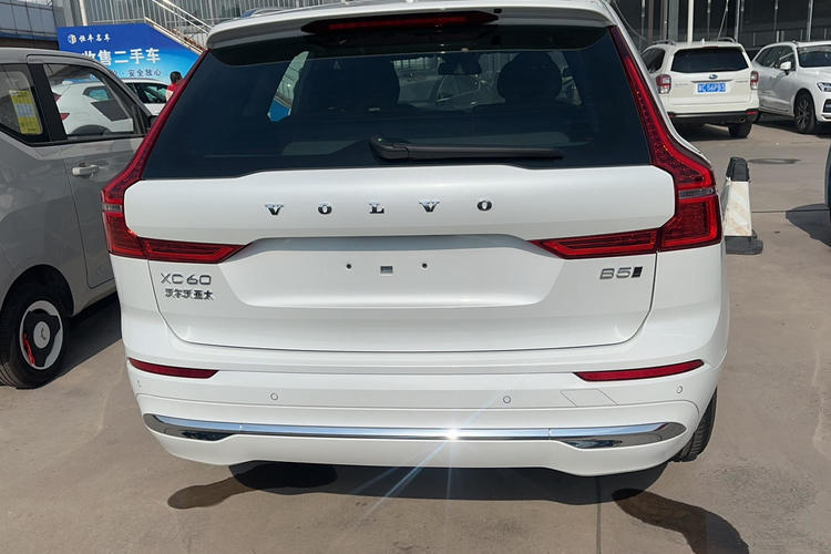 Used Volvo XC60 2024 B5 4x4 Smart Luxury Edition Exterior 4