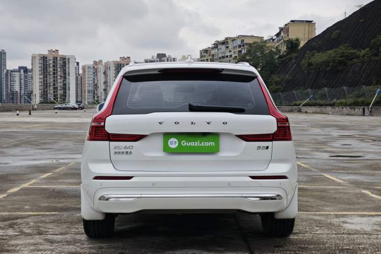 Used Volvo XC60 2024 B5 4x4 Smart Luxury Edition Exterior 4
