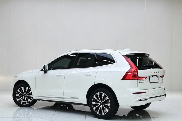 Used Volvo XC60 2024 B5 4x4 Smart Luxury Edition Exterior 4