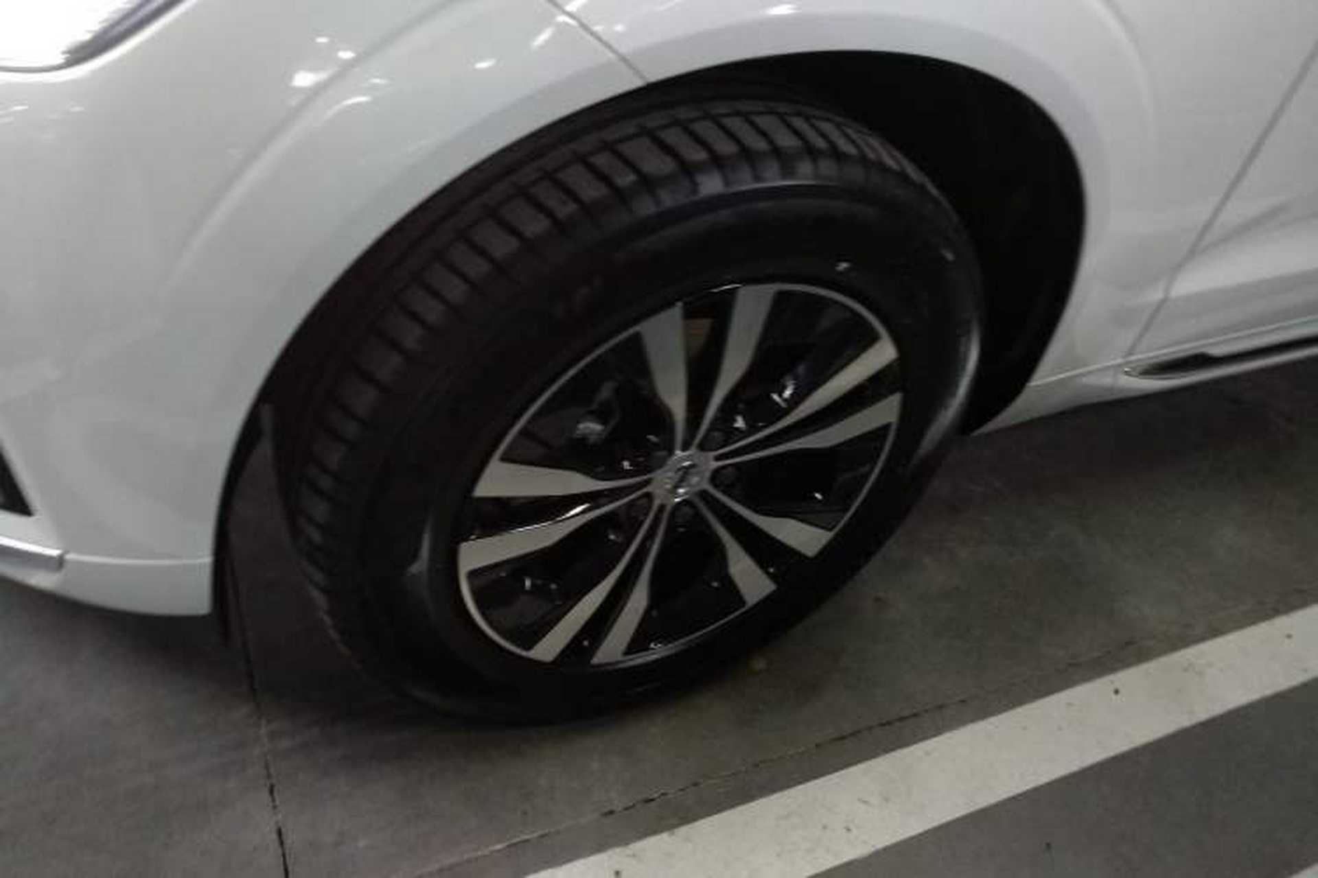 Used Volvo XC60 2024 B5 4x4 Smart Luxury Edition Exterior 4