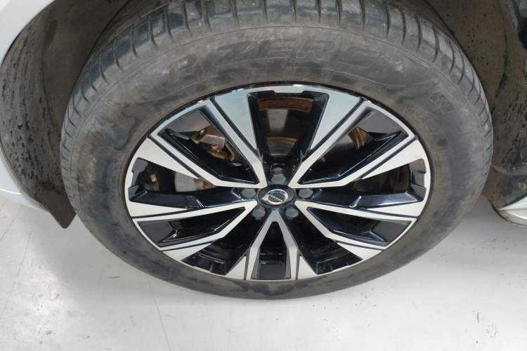 Used Volvo XC60 2024 B5 4x4 Smart Luxury Edition Exterior 4