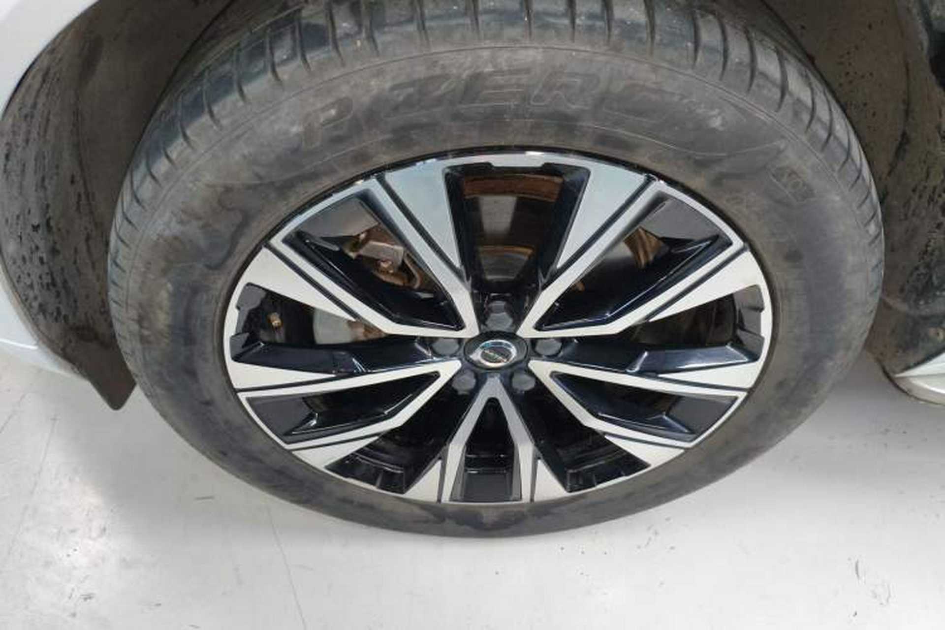 Used Volvo XC60 2024 B5 4x4 Smart Luxury Edition Exterior 4