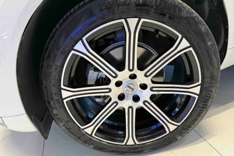 Used Volvo XC60 2024 B5 4x4 Smart Luxury Edition Exterior 4