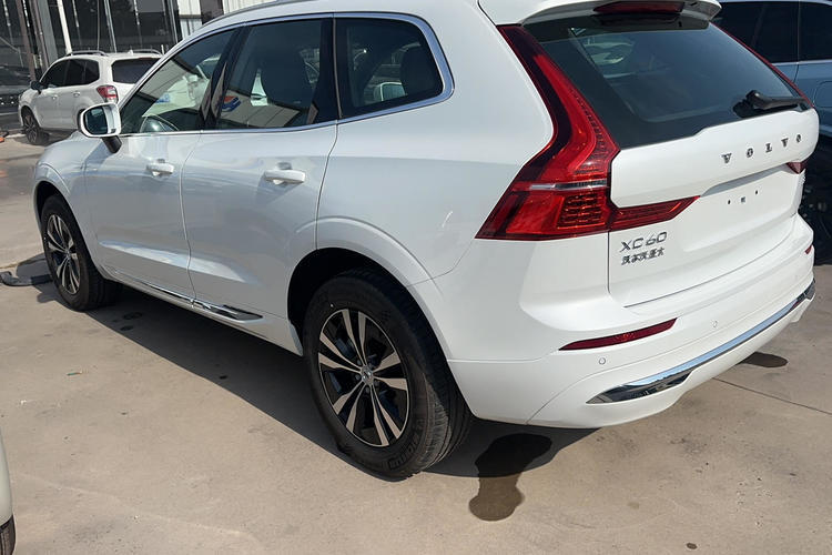 Used Volvo XC60 2024 B5 4x4 Smart Luxury Edition Exterior 5