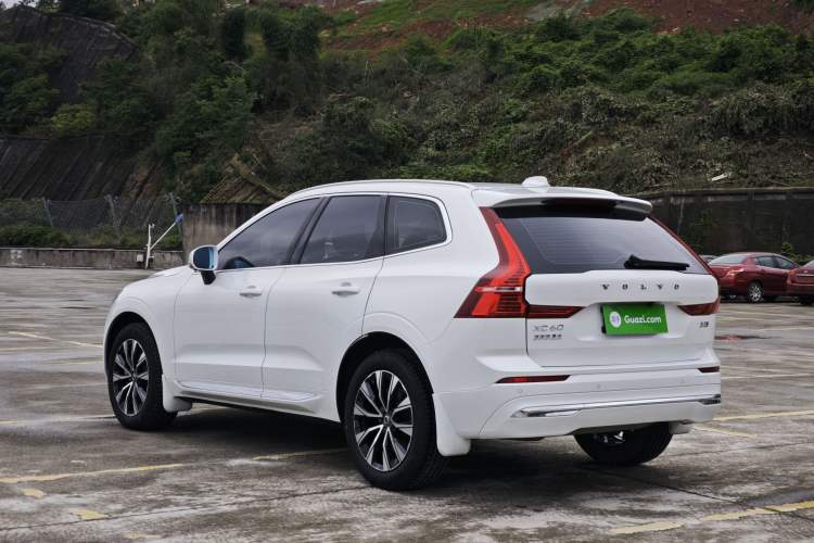 Used Volvo XC60 2024 B5 4x4 Smart Luxury Edition Exterior 5