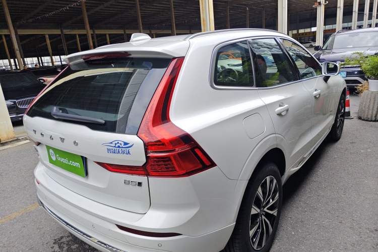 Used Volvo XC60 2024 B5 4x4 Smart Luxury Edition Exterior 5