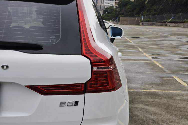 Used Volvo XC60 2024 B5 4x4 Smart Luxury Edition Exterior 6