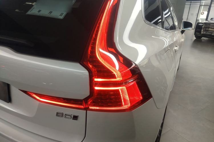 Used Volvo XC60 2024 B5 4x4 Smart Luxury Edition Exterior 6