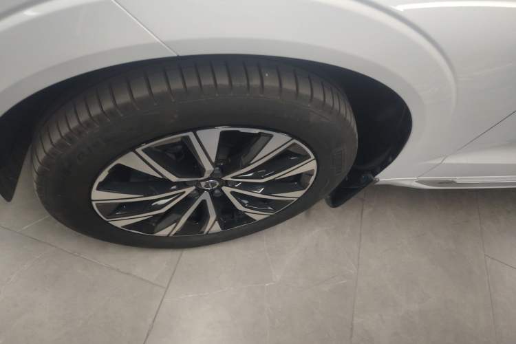 Used Volvo XC60 2024 B5 4x4 Smart Luxury Edition Exterior 7