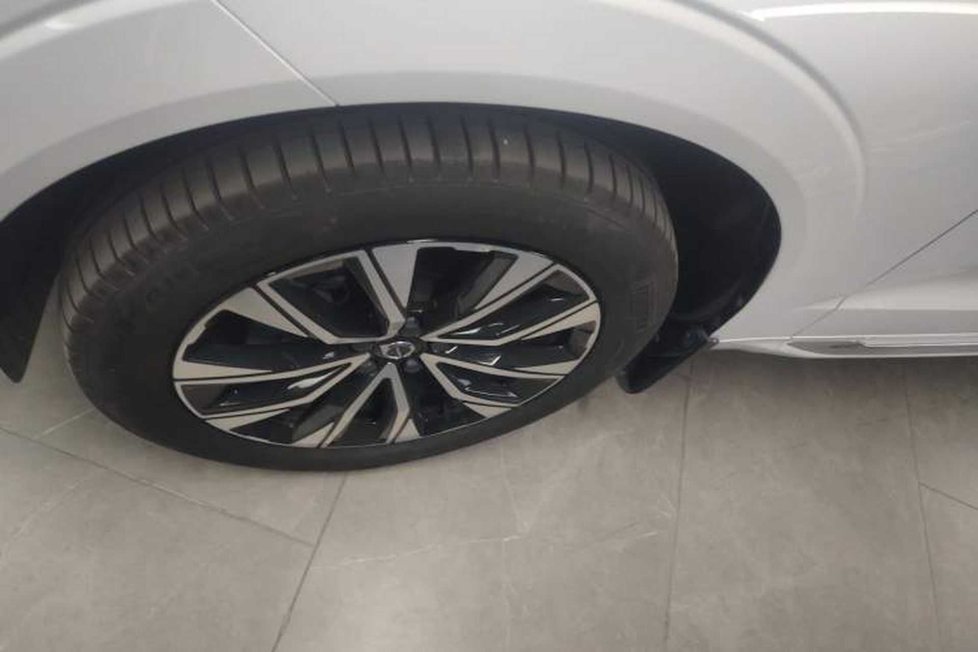 Used Volvo XC60 2024 B5 4x4 Smart Luxury Edition Exterior 7
