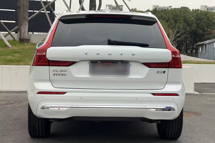 Used Volvo XC60 2024 B5 4x4 Smart Luxury Edition Exterior 8