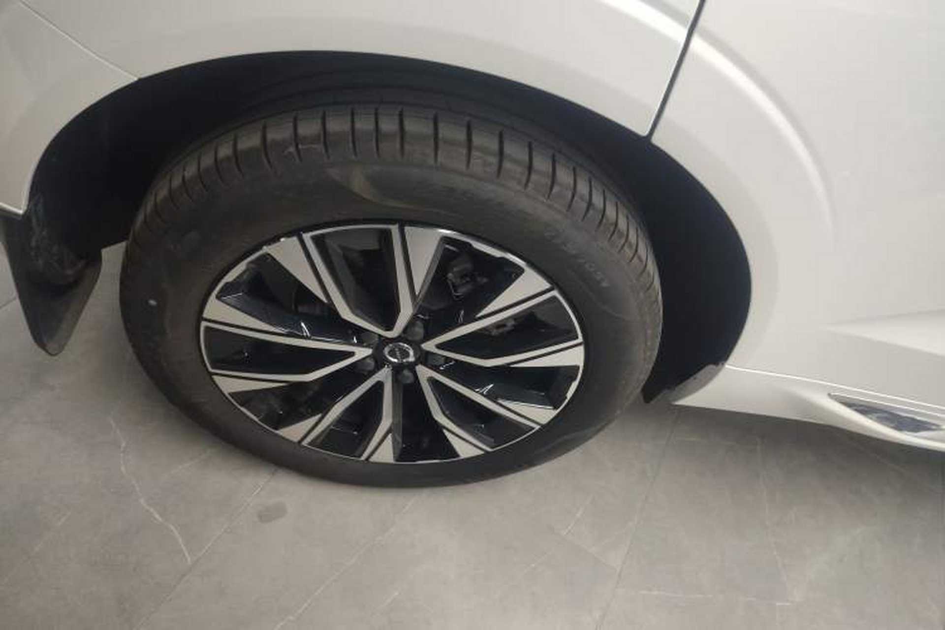 Used Volvo XC60 2024 B5 4x4 Smart Luxury Edition Exterior 8