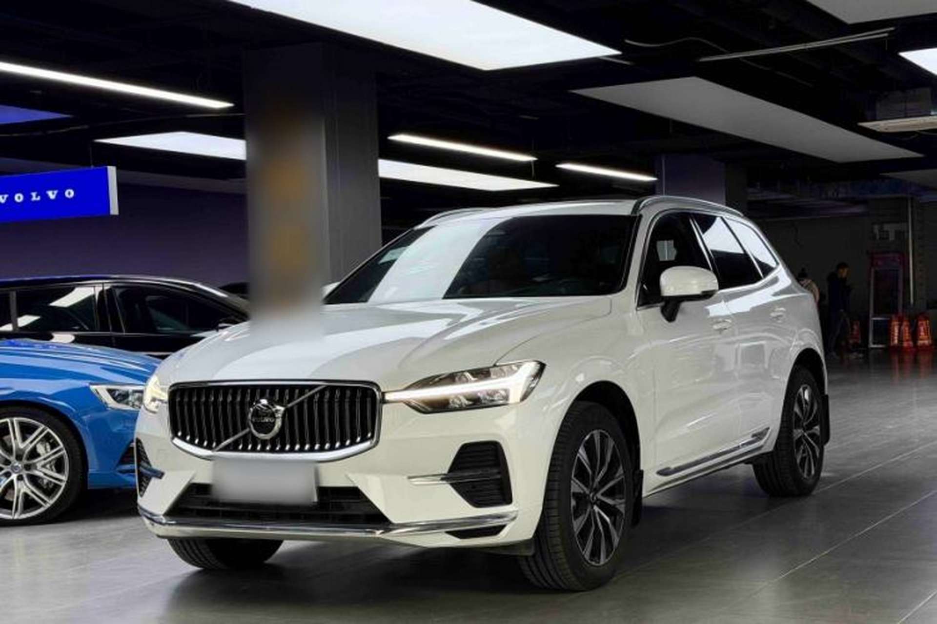 Used Volvo XC60 2024 B5 4x4 Smart Luxury Edition Front Left 45 Deg